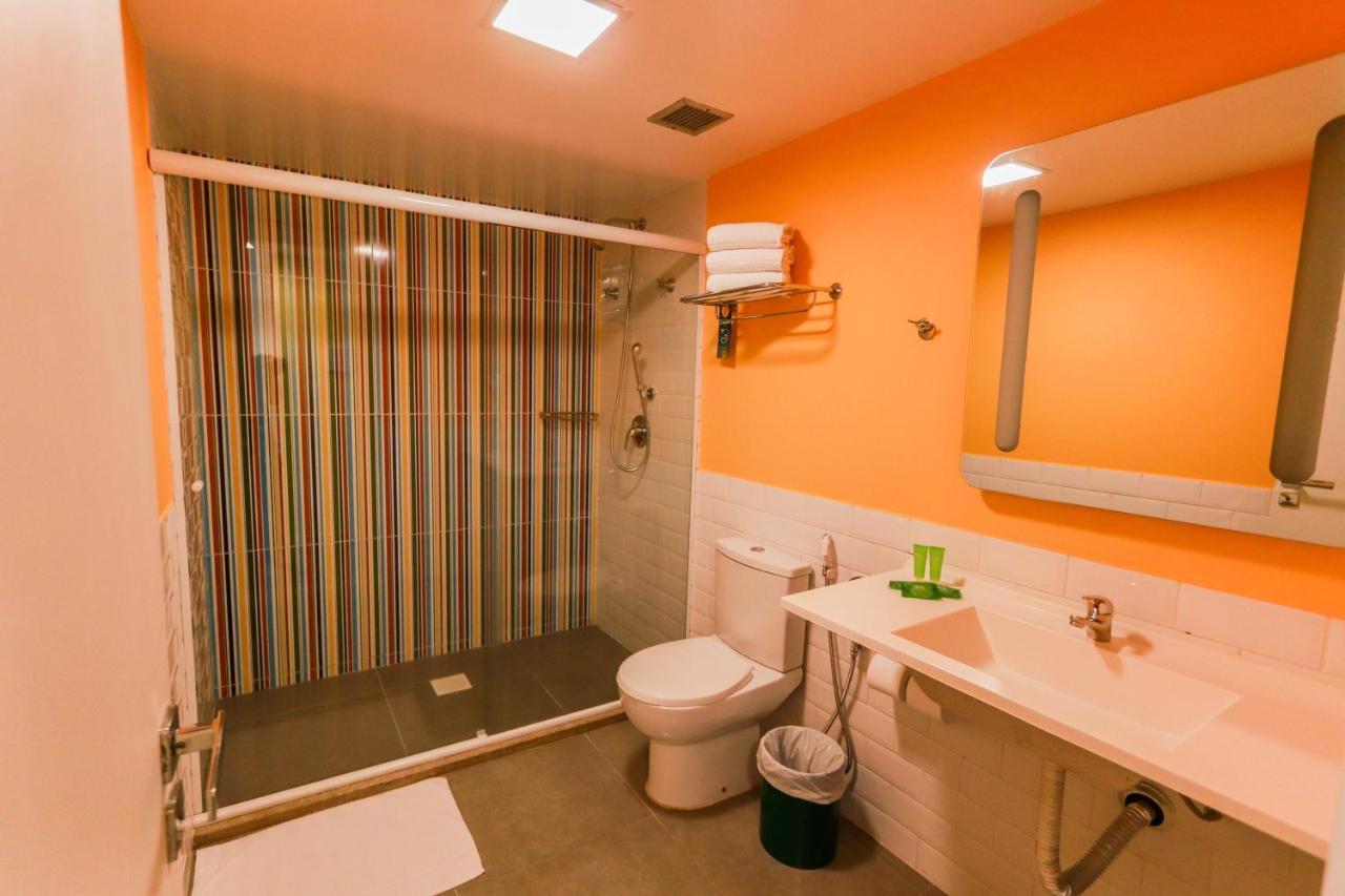 Ibis Styles Balneario Camboriu - 1 Quadra Do Mar Hotel Bagian luar foto